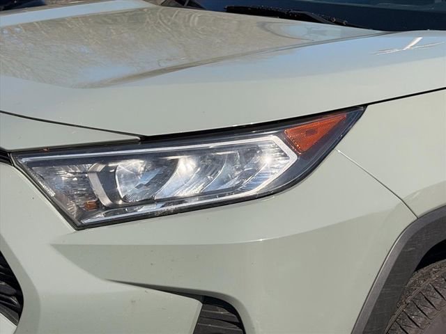 Used 2021 Toyota RAV4 XLE w/ Convenience Package image 4