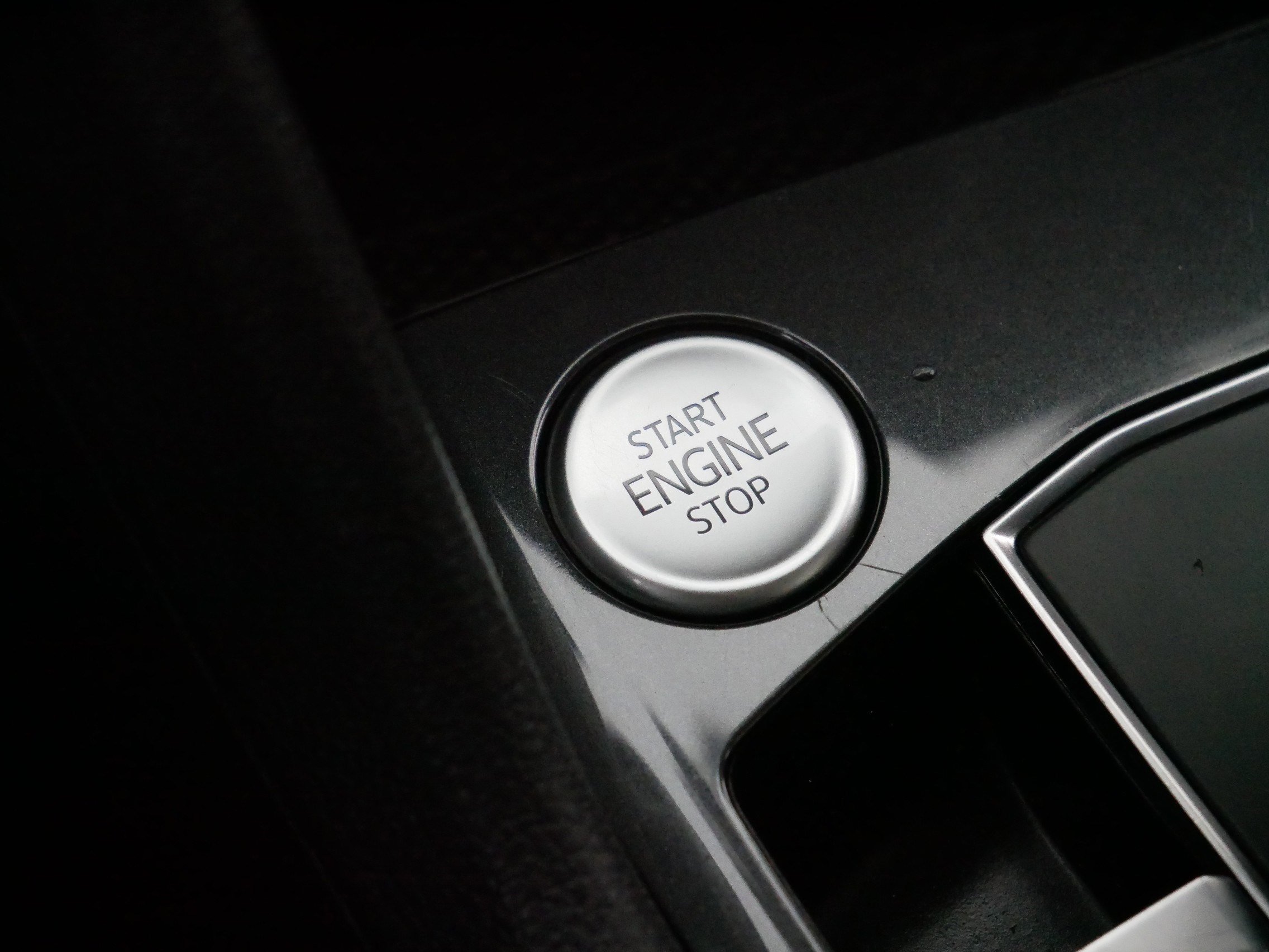 Used 2021 Volkswagen Tiguan SE w/ Panoramic Sunroof Package image 28