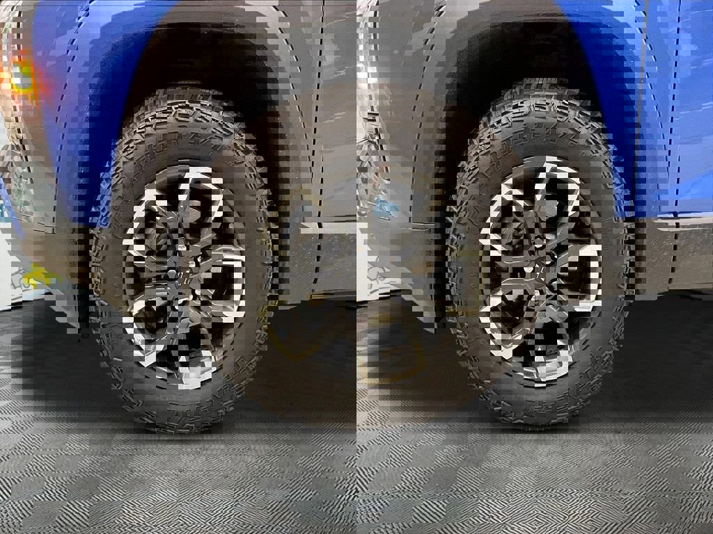 Used 2025 Chevrolet Equinox ACTIV w/ Safety and Technology Package AWD/4WD image 29