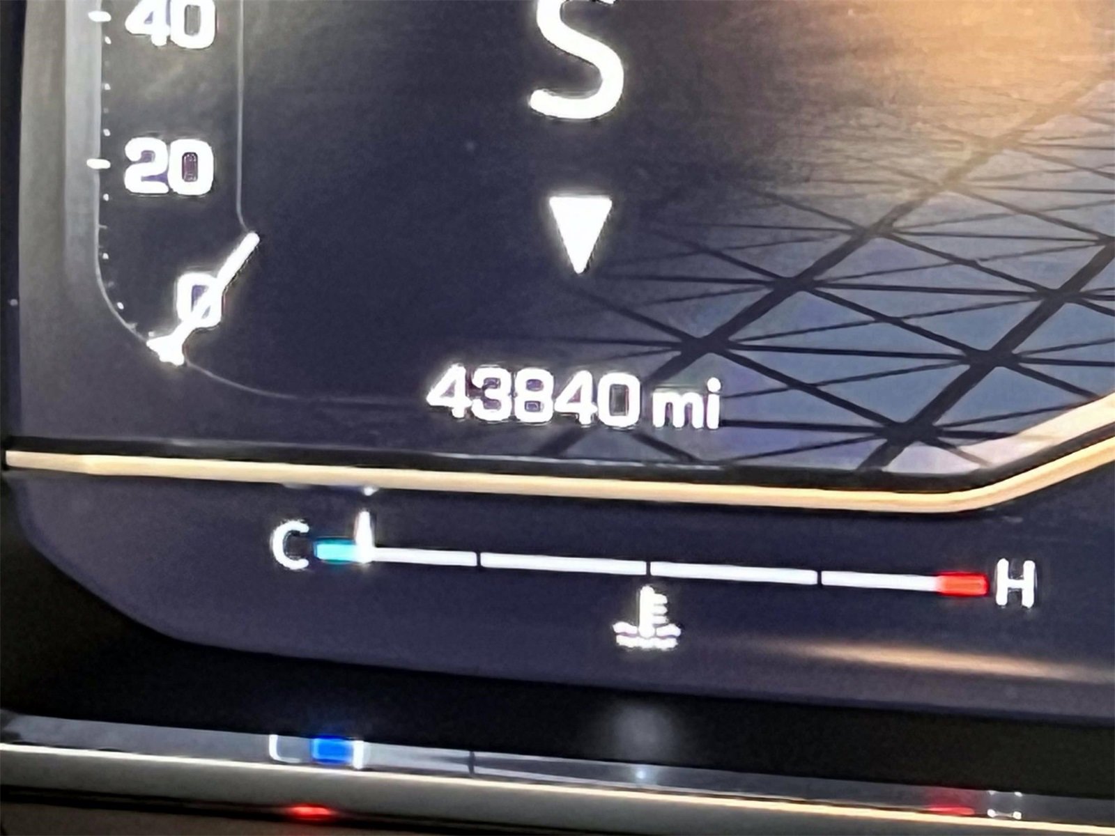 Used 2023 GMC Yukon XL SLT image 31