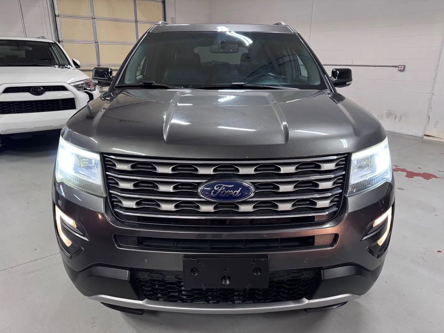 Used 2016 Ford Explorer XLT w/ Equipment Group 202A FWD image 8