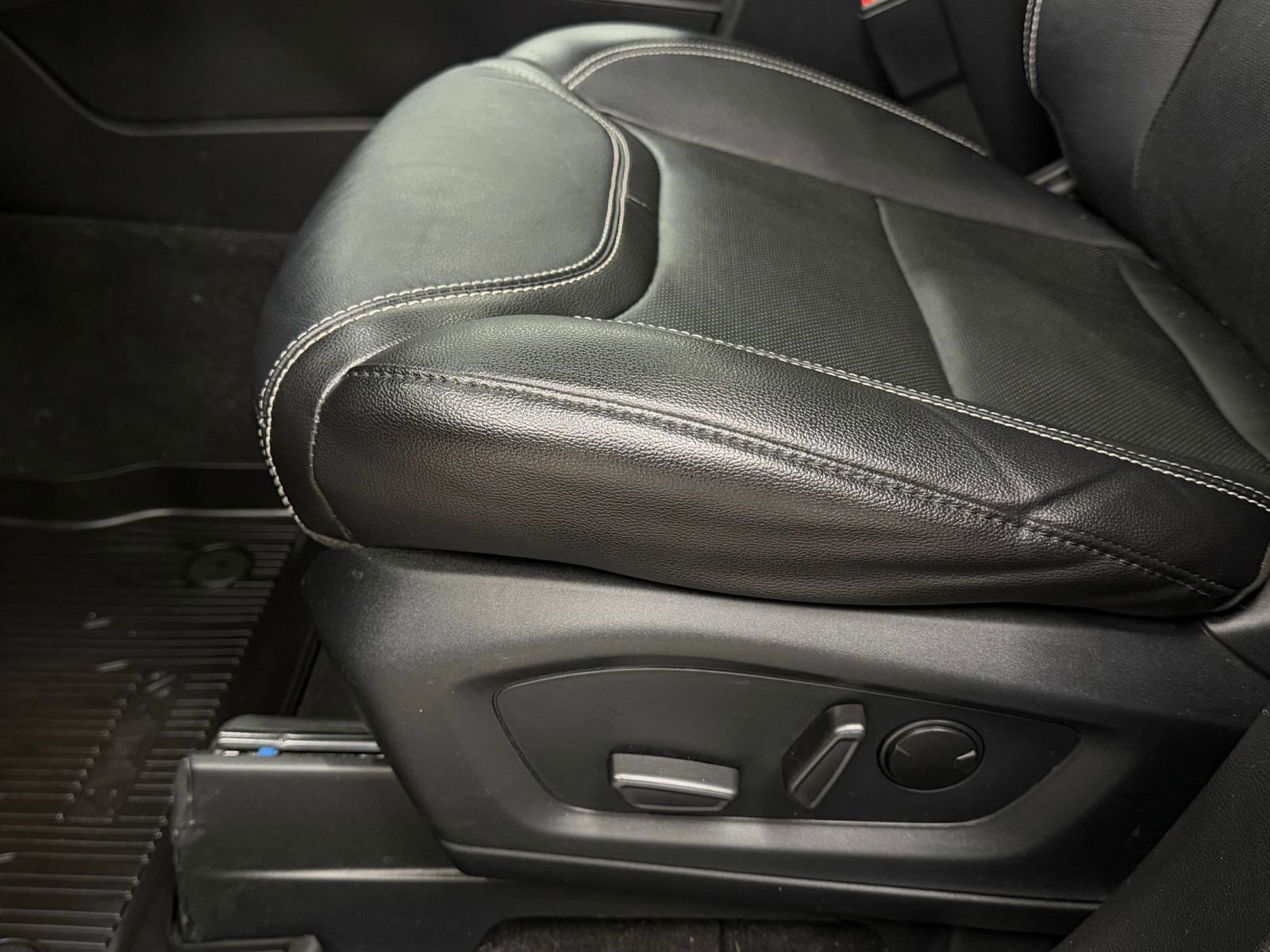 Used 2023 Ford Explorer ST w/ Equipment Group 401A image 11