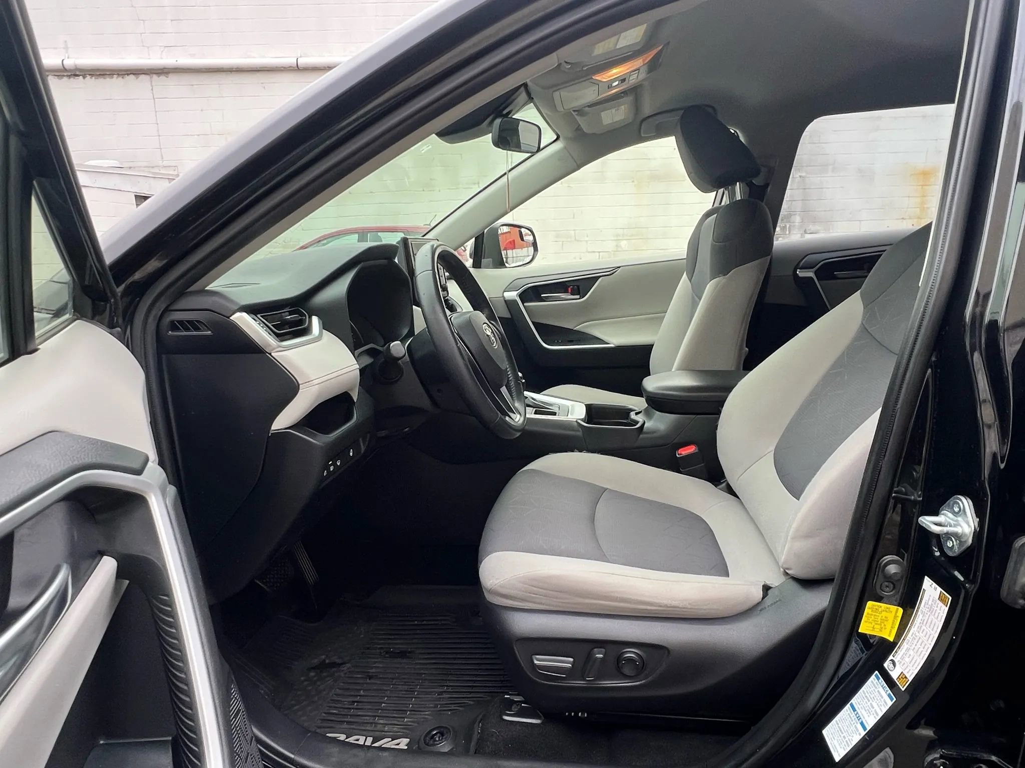 Used 2020 Toyota RAV4 XLE w/ XLE Grade Weather Package image 25