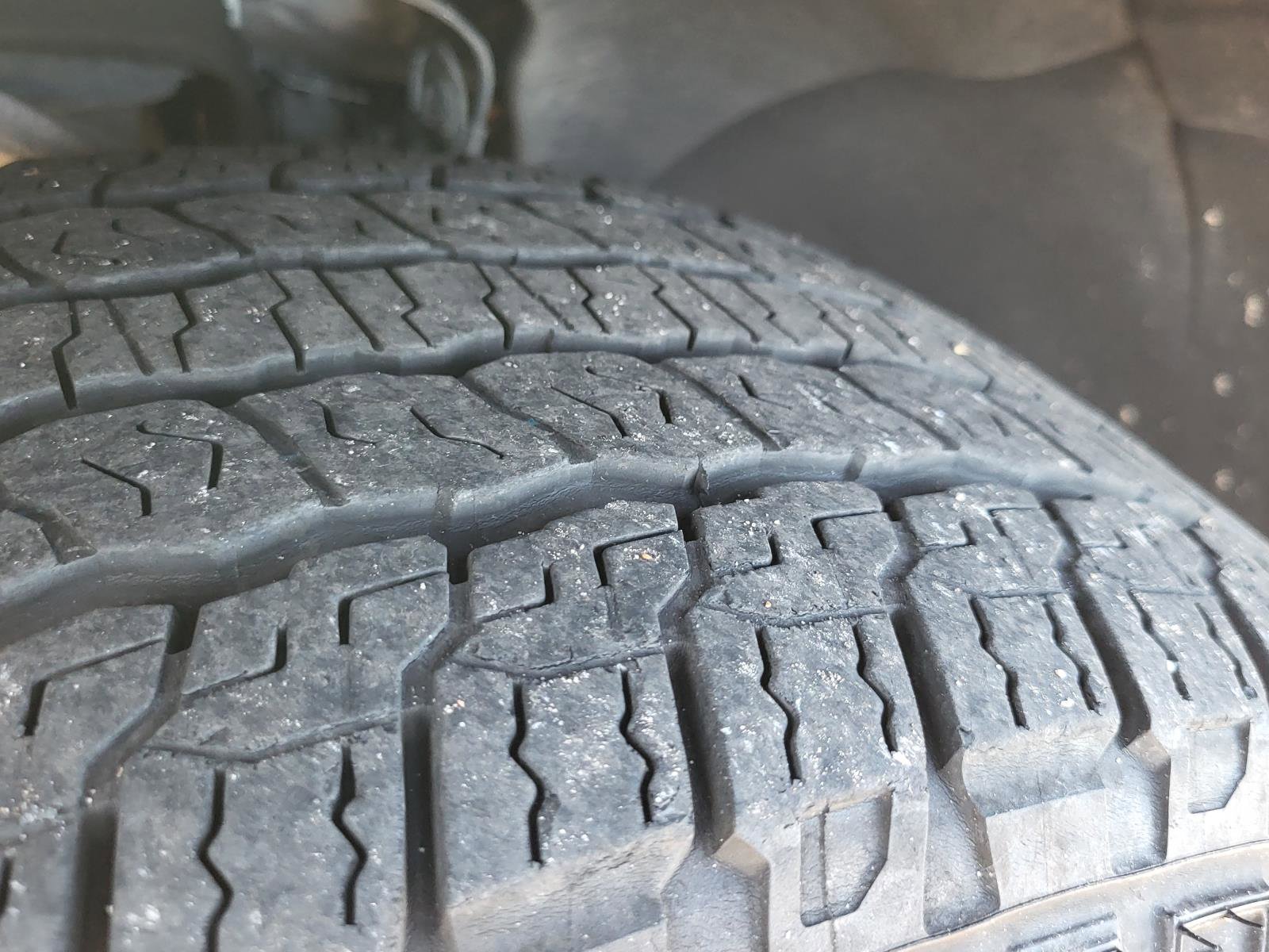 Used 2024 GMC Yukon AT4 w/ Technology Package image 33