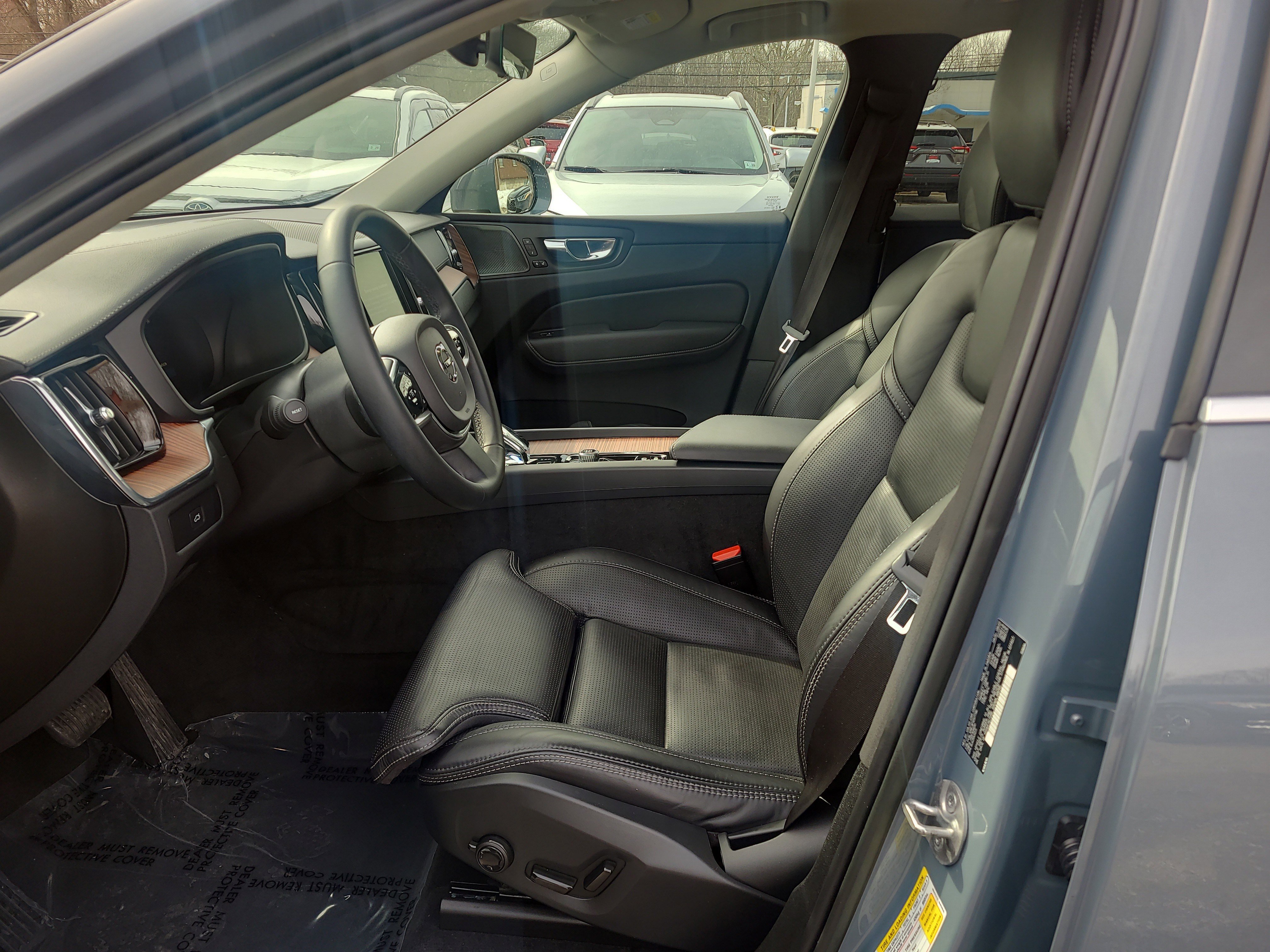 Used 2023 Volvo XC60 B5 Ultimate image 17