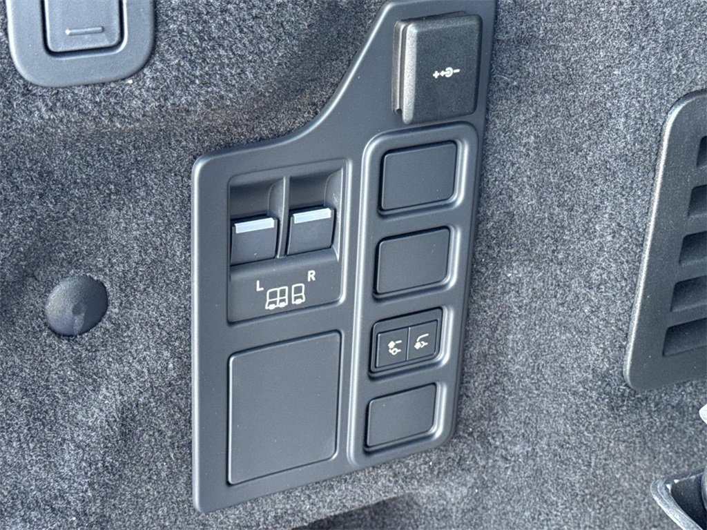 New 2026 Land Rover Discovery Limited Edition image 7