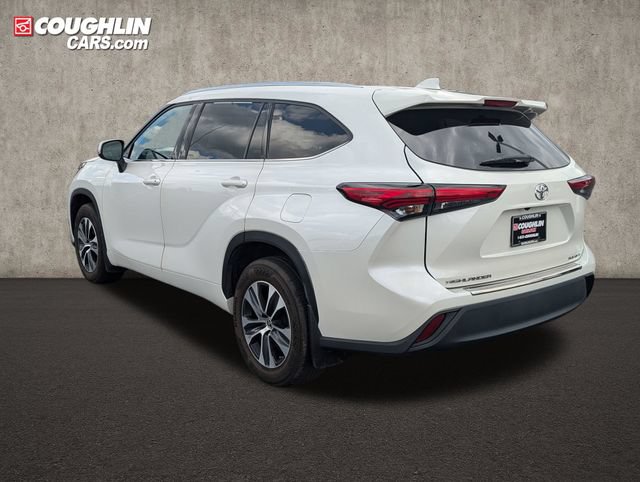 Used 2020 Toyota Highlander XLE AWD/4WD image 5