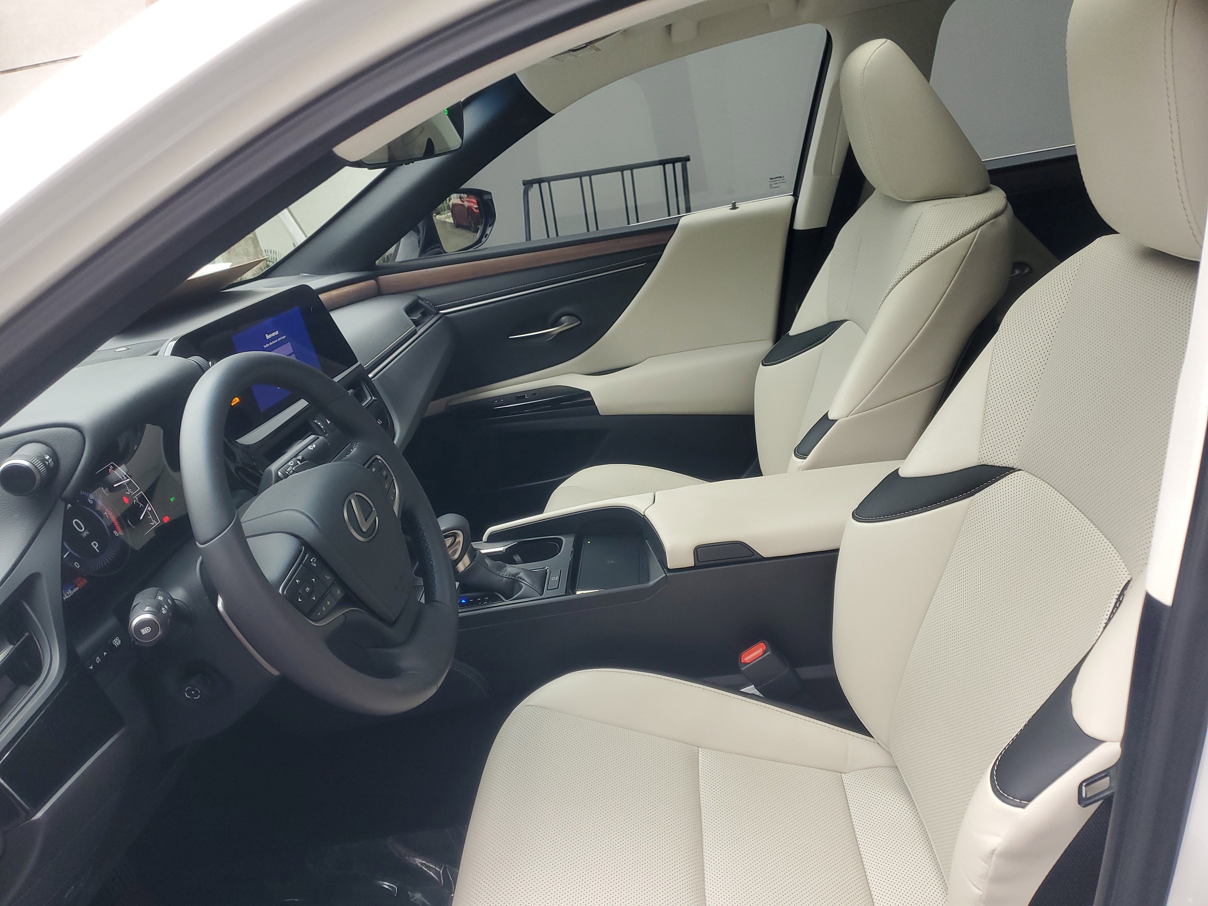 Used 2024 Lexus ES 350 w/ Premium Package image 14