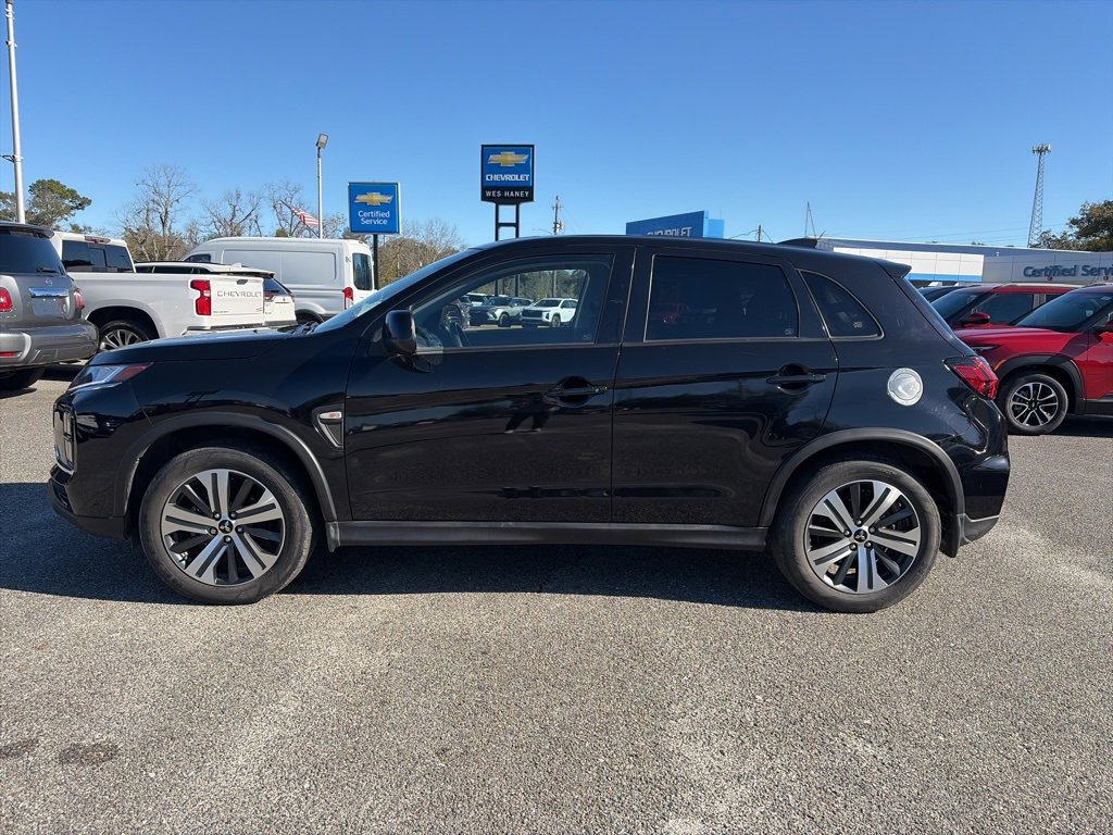 Used 2023 Mitsubishi Outlander Sport SE image 2