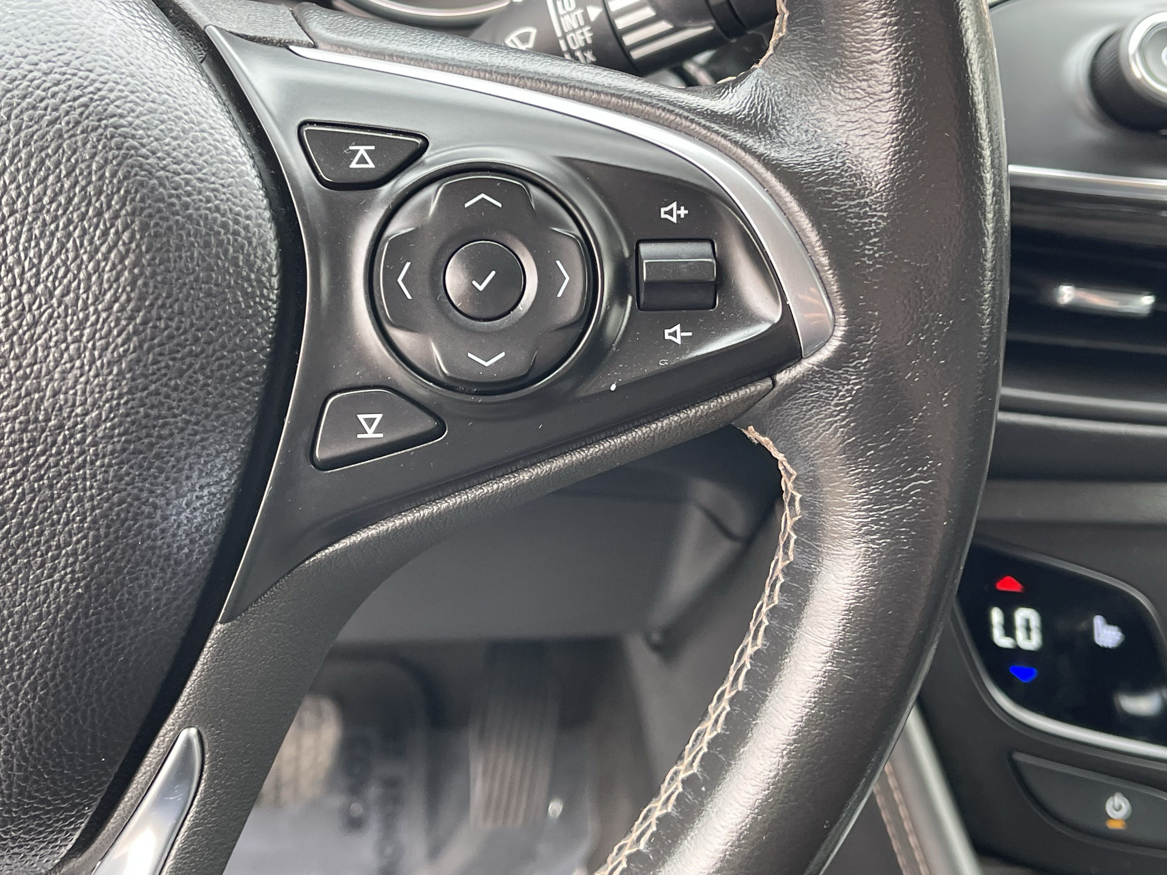 Used 2017 Buick Envision Essence AWD/4WD image 22