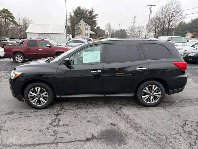 Used 2018 Nissan Pathfinder SL image 2