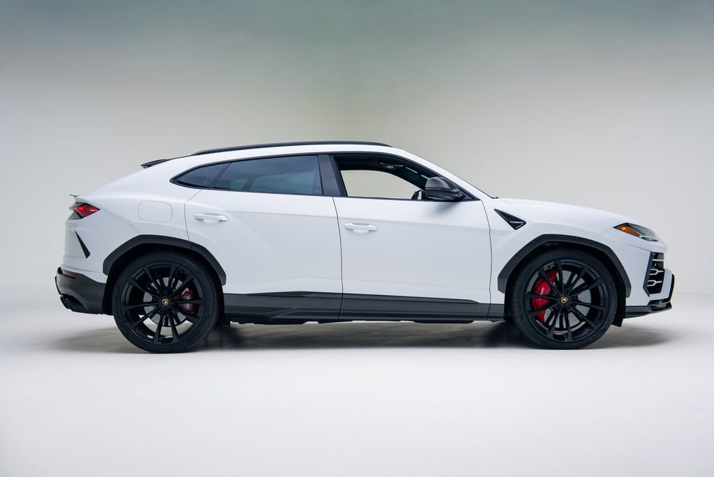 Used 2022 Lamborghini Urus image 3
