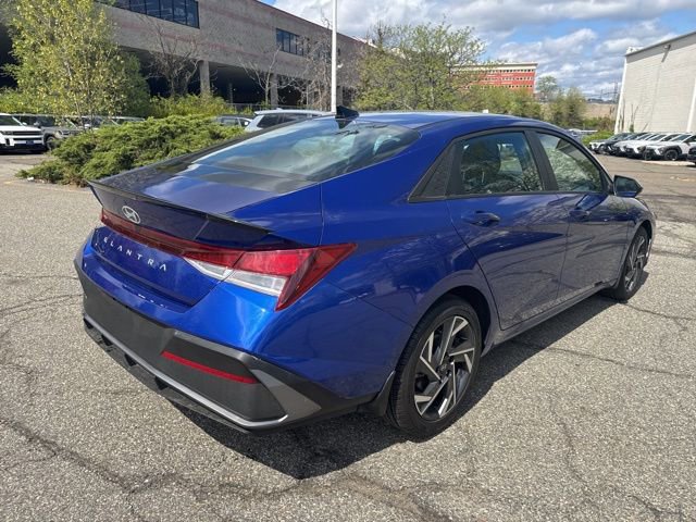 Used 2025 Hyundai Elantra Sport FWD image 17