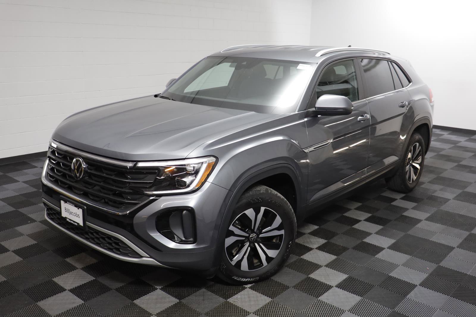 Used 2024 Volkswagen Atlas Cross Sport SE image 2