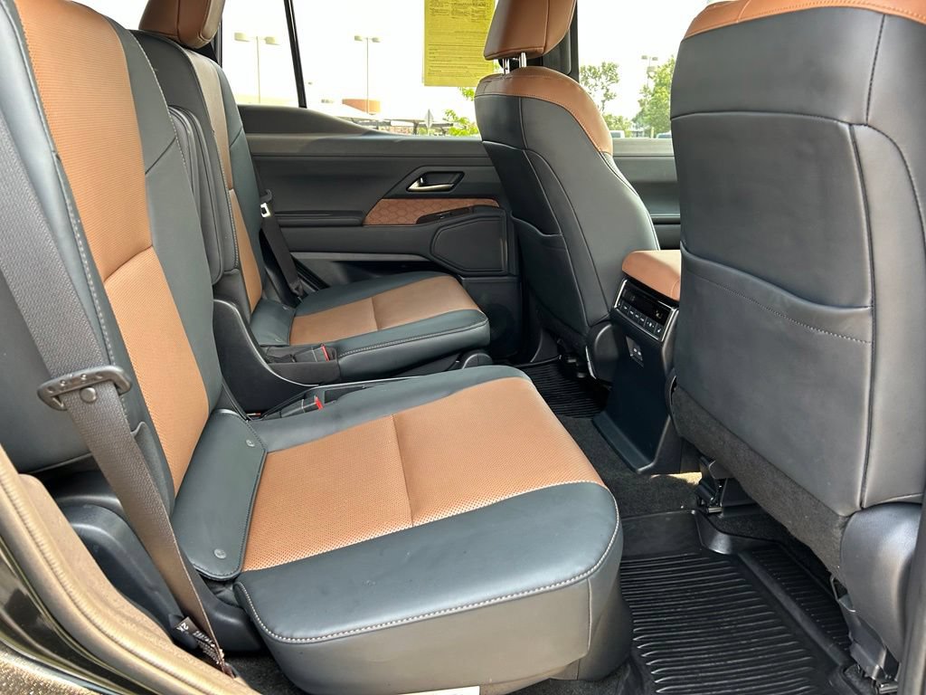 Used 2025 Lexus GX 550 w/ Accessory Package (2T) AWD/4WD image 30