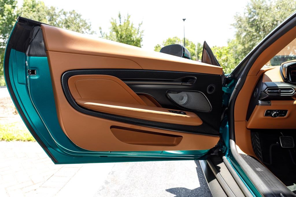 Used 2025 Aston Martin Vanquish RWD image 21