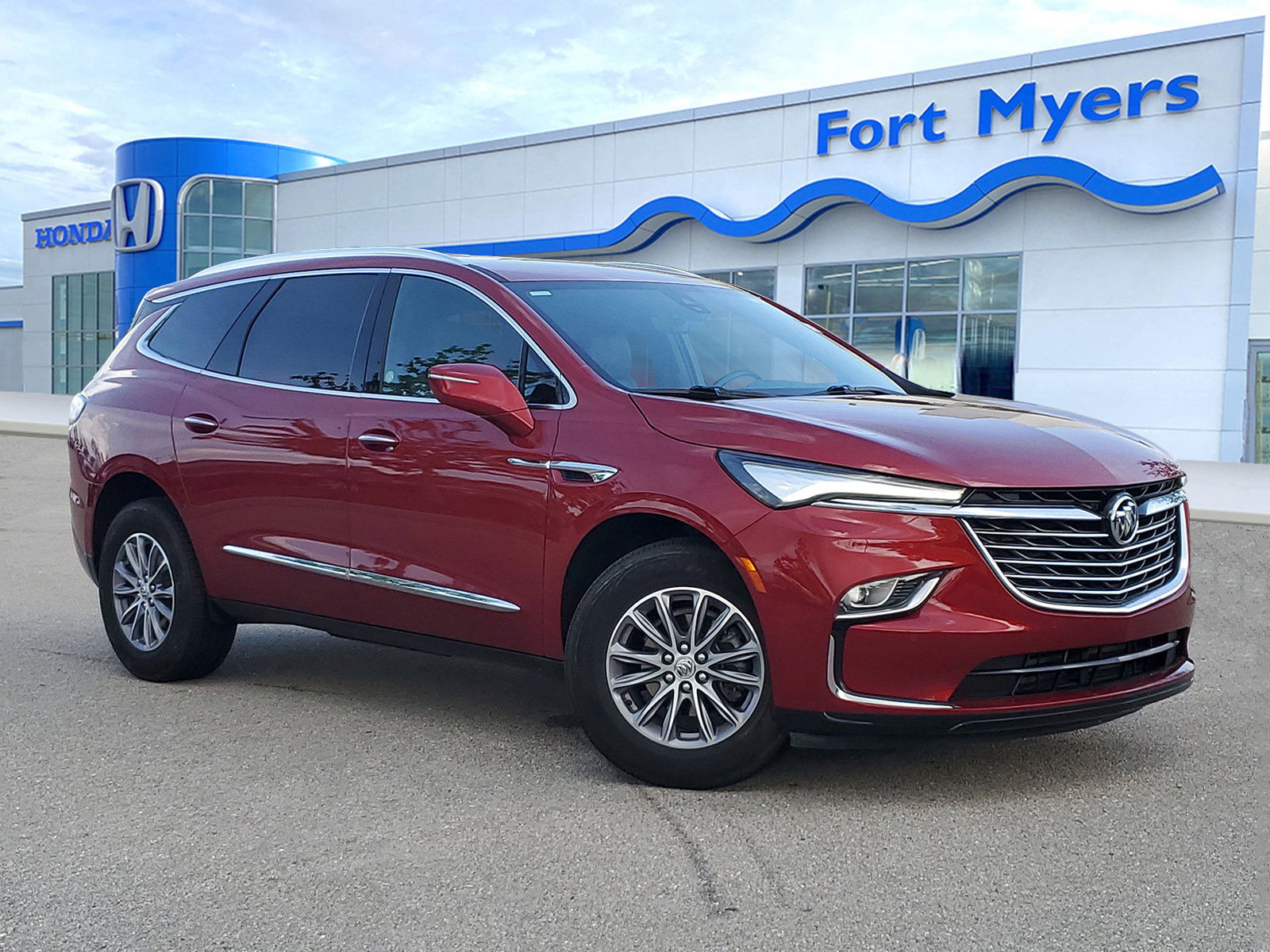 Used 2024 Buick Enclave Premium image 1