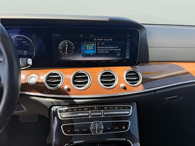 Used 2018 Mercedes-Benz E 300 4MATIC w/ Premium 2 Package image 20
