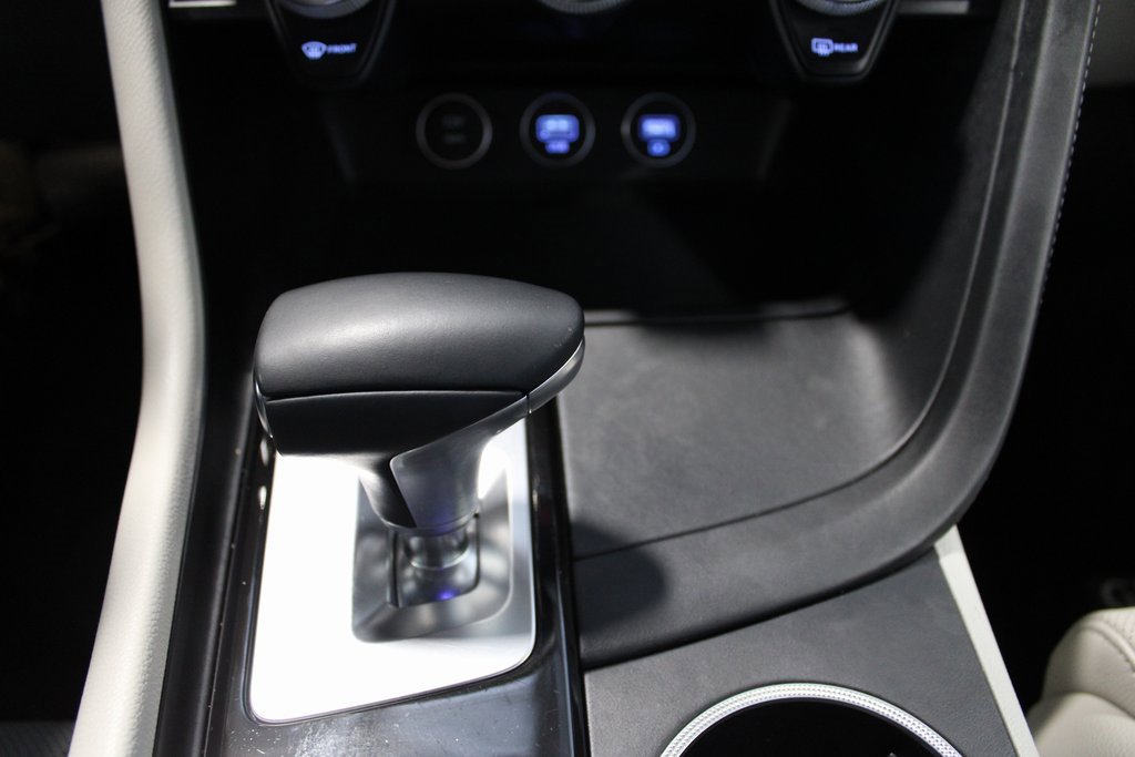 Used 2023 Genesis G70 2.0T image 32