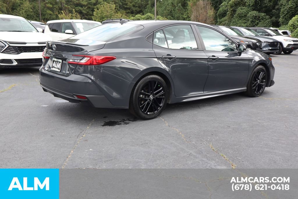 Used 2025 Toyota Camry SE image 6