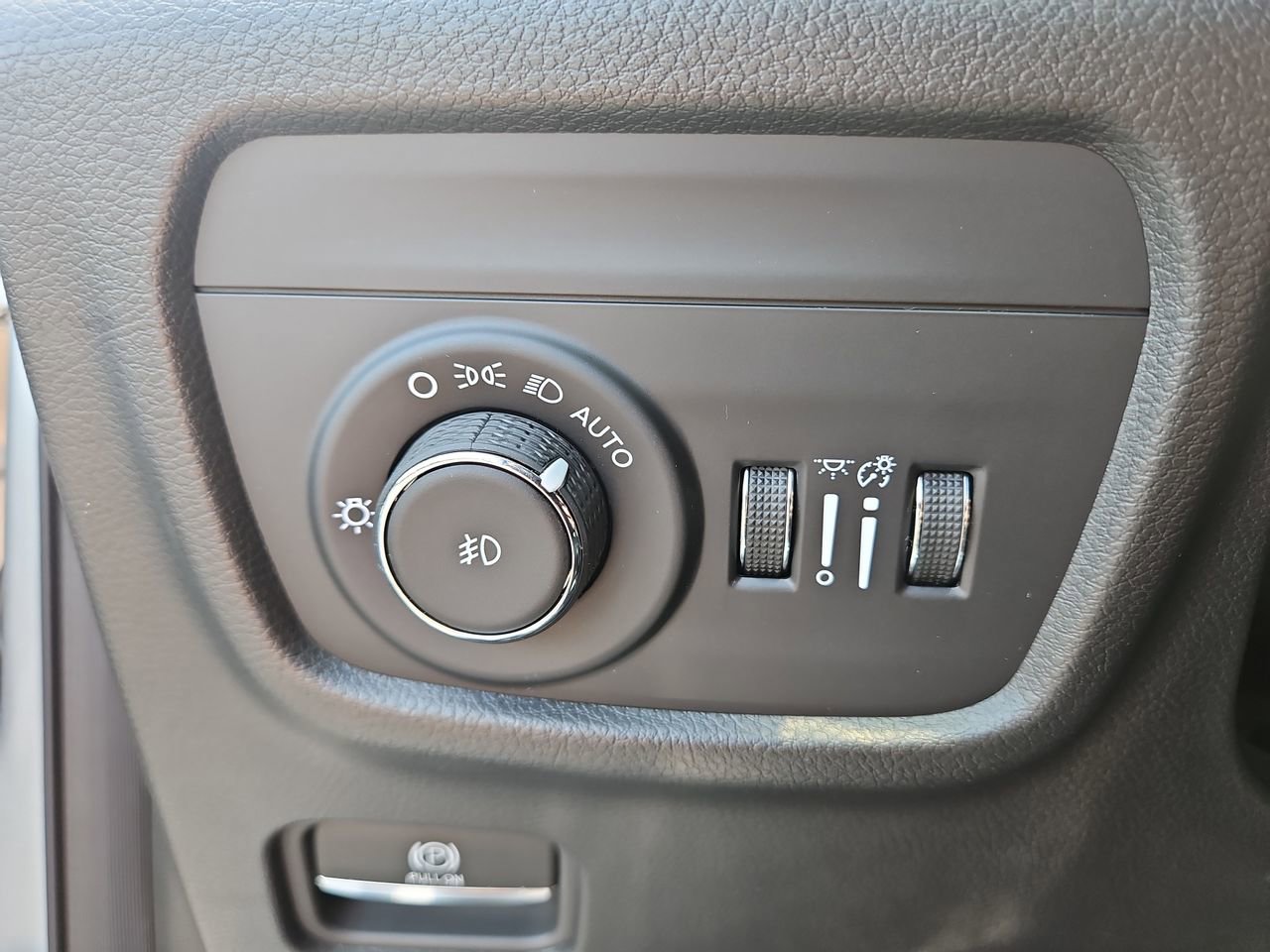 New 2025 Jeep Grand Cherokee Overland w/ Adv Protech Group III image 31