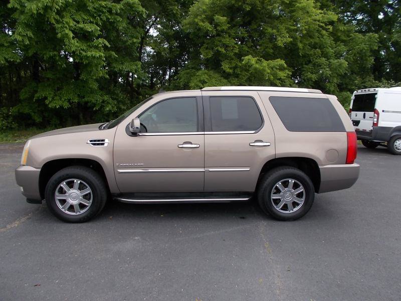 Used 2007 Cadillac Escalade AWD w/ Information Package image 3