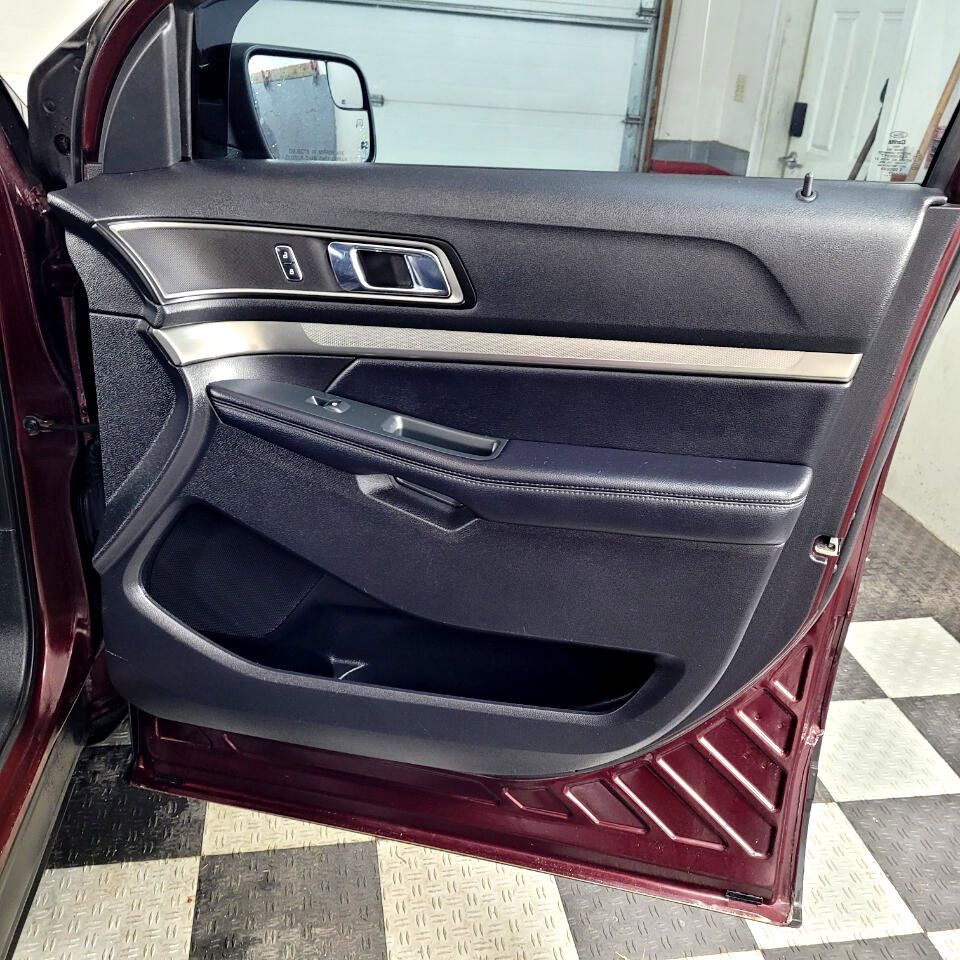 Used 2018 Ford Explorer XLT w/ Equipment Group 202A image 19