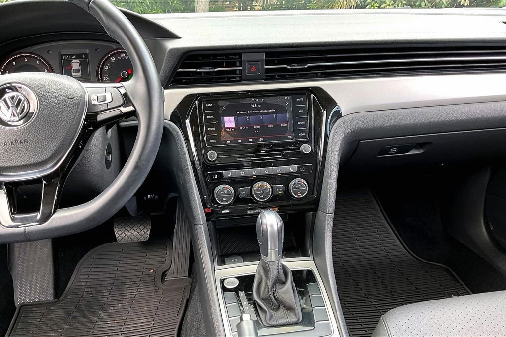 Certified 2020 Volkswagen Passat 2.0T SE FWD image 20