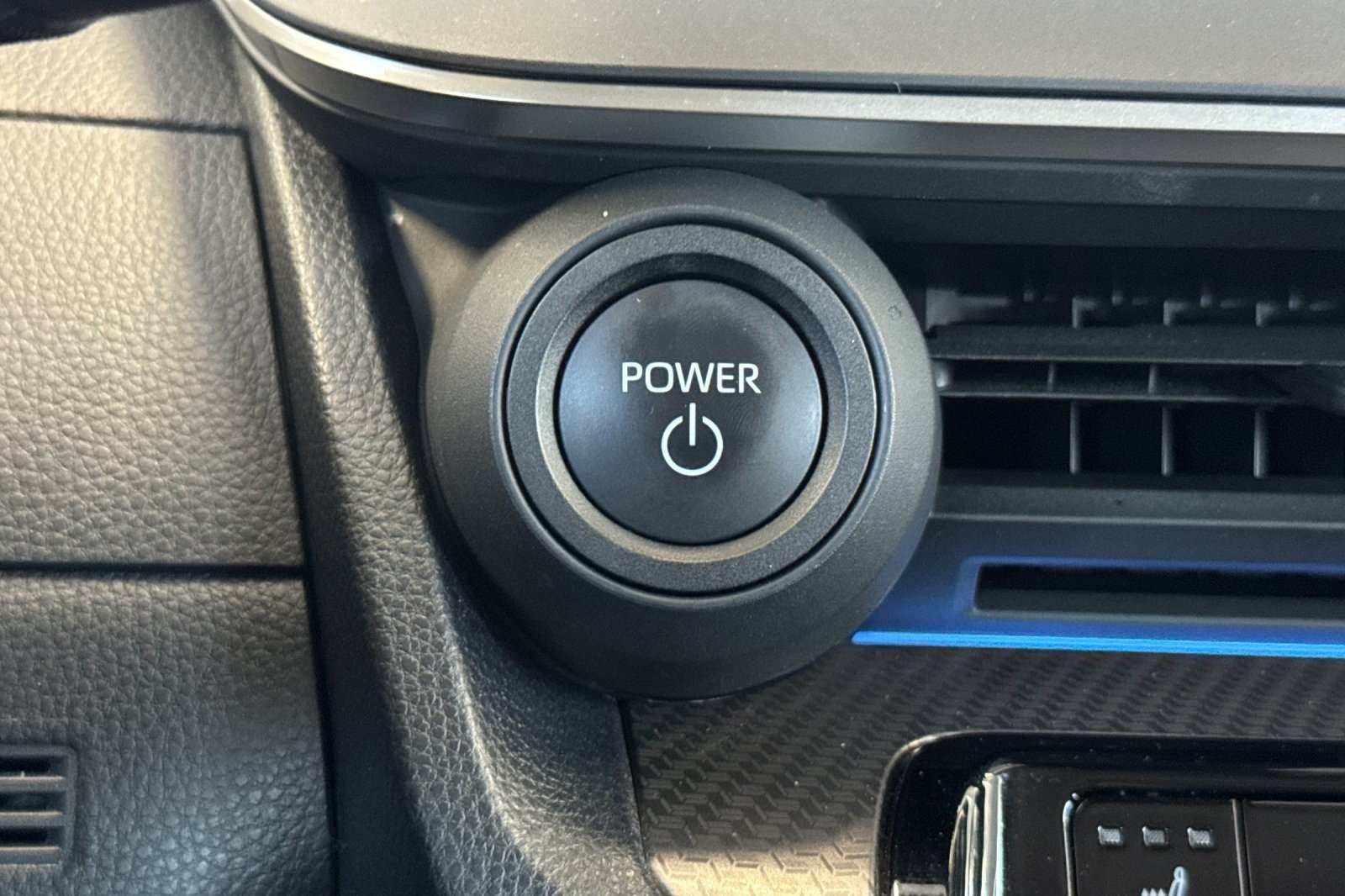 Certified 2025 Toyota Prius XLE FWD image 20