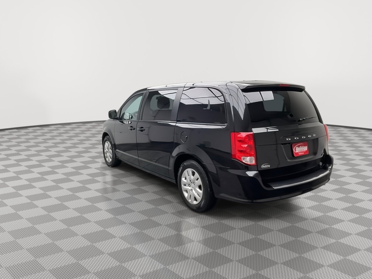 Used 2018 Dodge Grand Caravan SE image 2