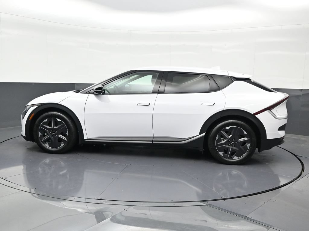 Used 2025 Kia EV6 Light RWD image 2