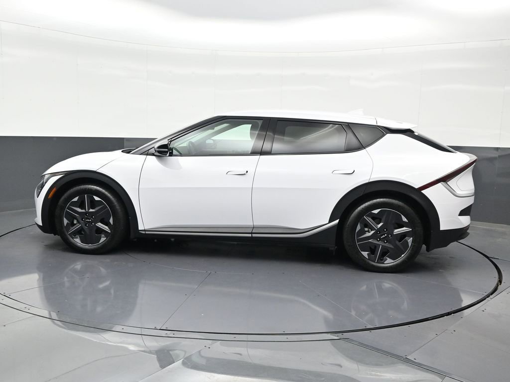 Used 2025 Kia EV6 Light RWD image 2