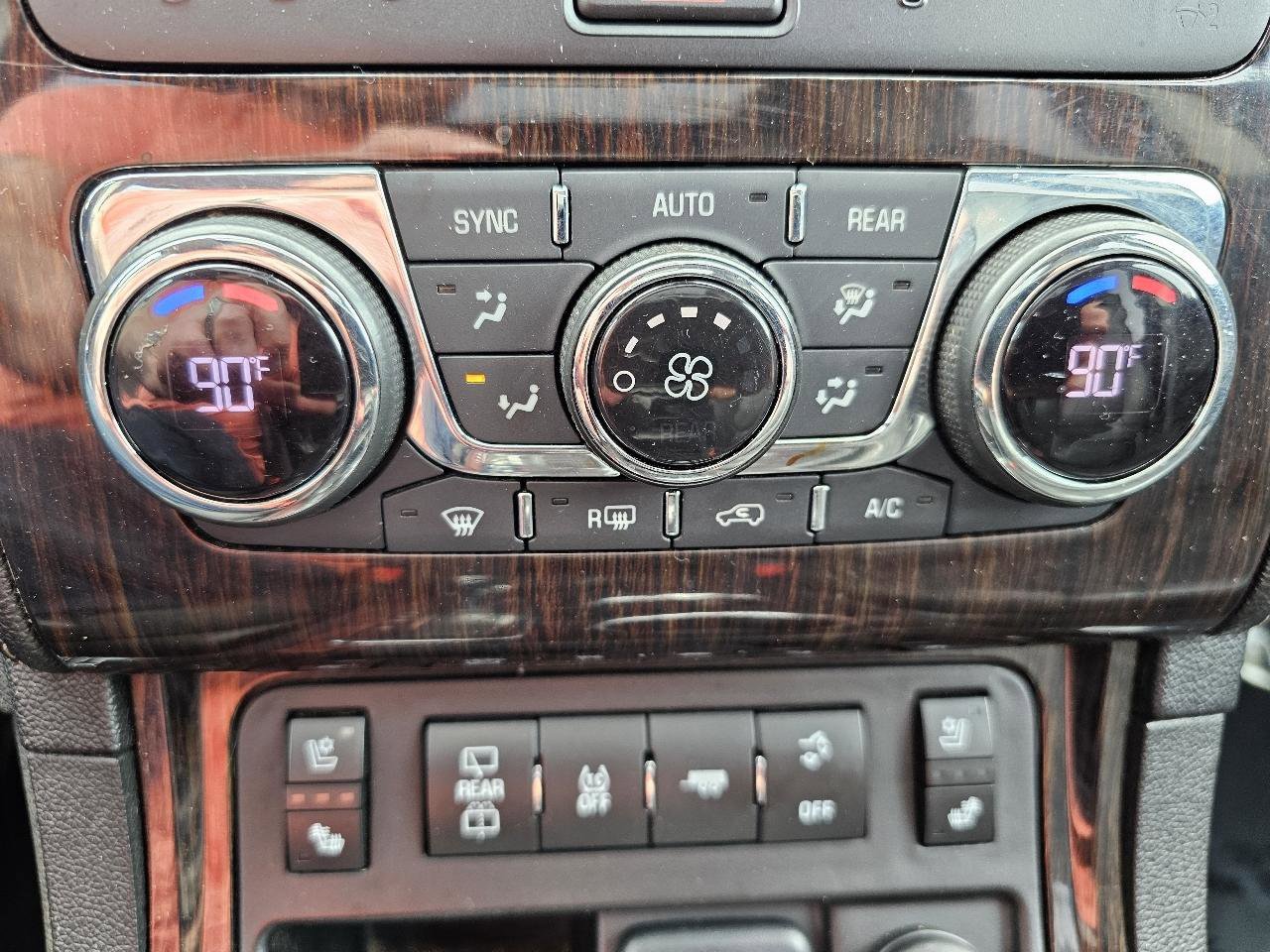 Used 2015 Chevrolet Traverse LTZ AWD/4WD image 18