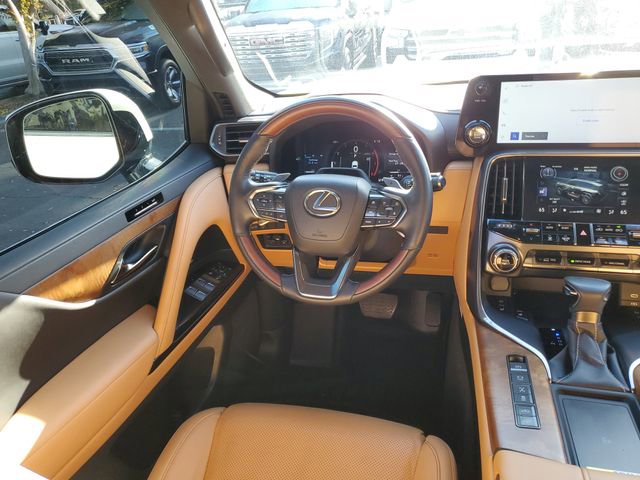 Used 2025 Lexus LX 600 4WD w/ Luxury Package image 11