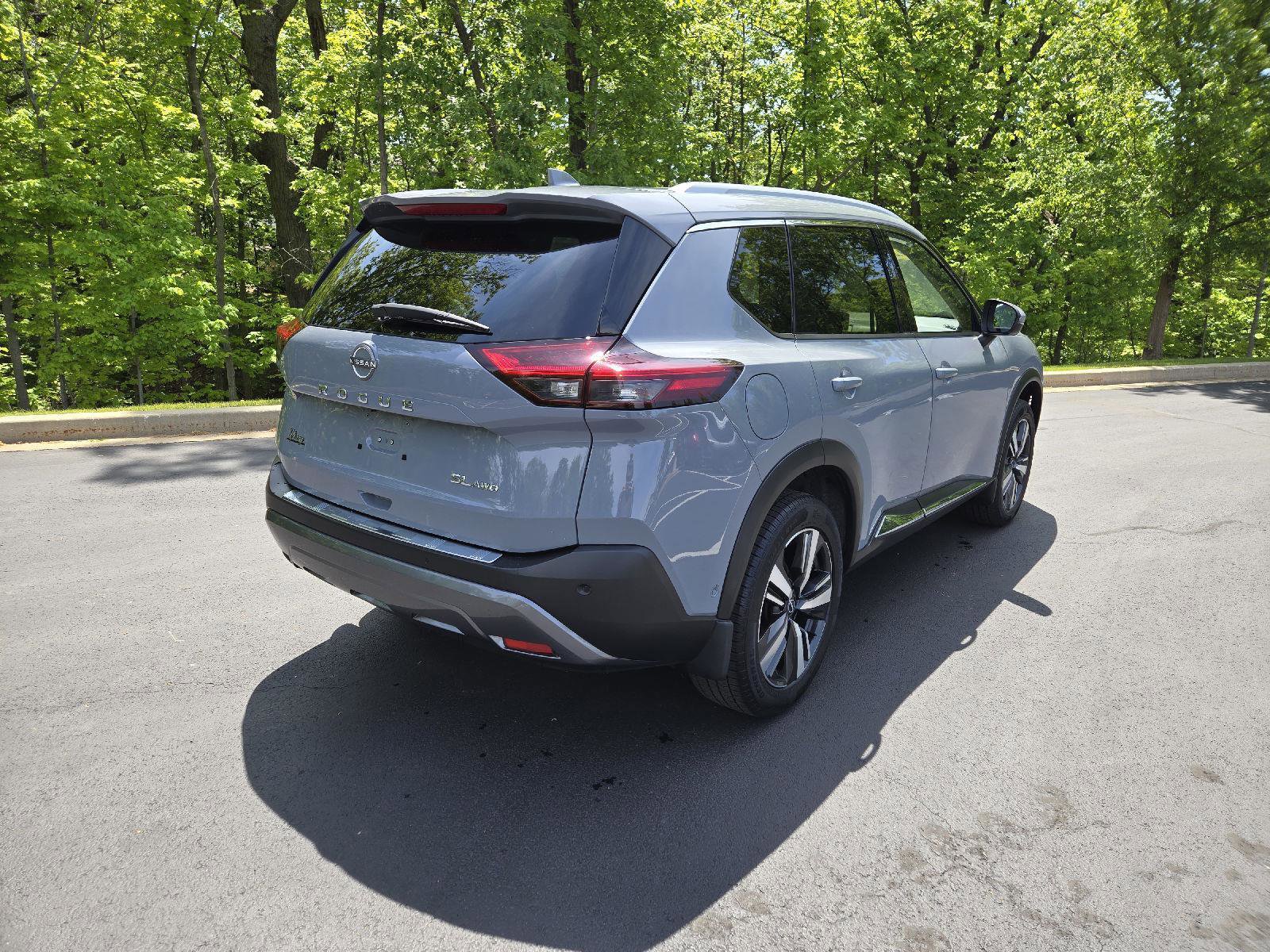 Used 2023 Nissan Rogue SL w/ SL Premium Package AWD/4WD image 3