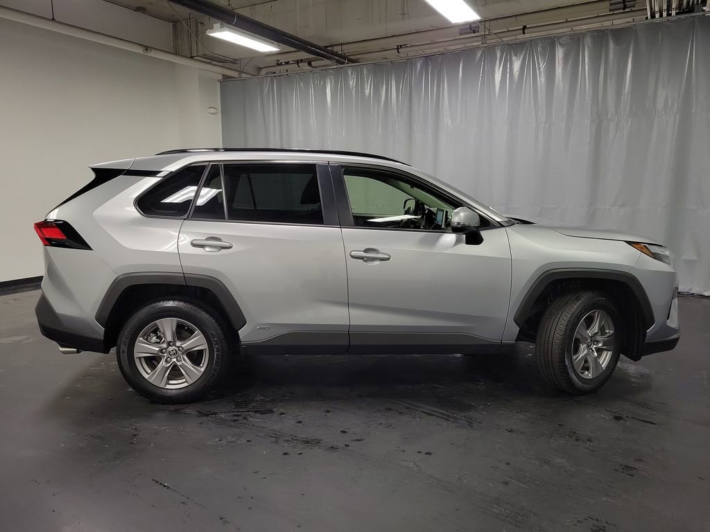 Used 2025 Toyota RAV4 XLE image 9
