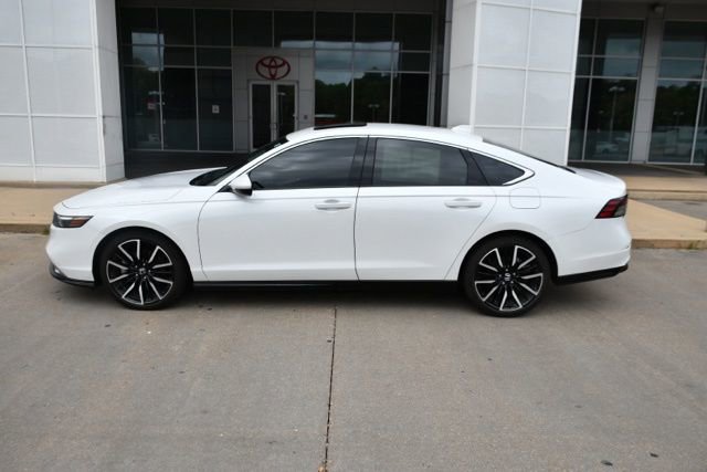 Used 2024 Honda Accord Touring image 2