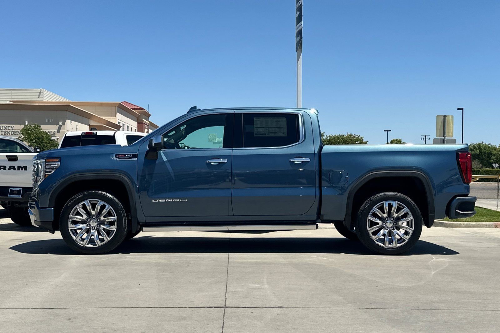 New 2026 GMC Sierra 1500 Denali w/ Denali Reserve Package AWD/4WD image 3