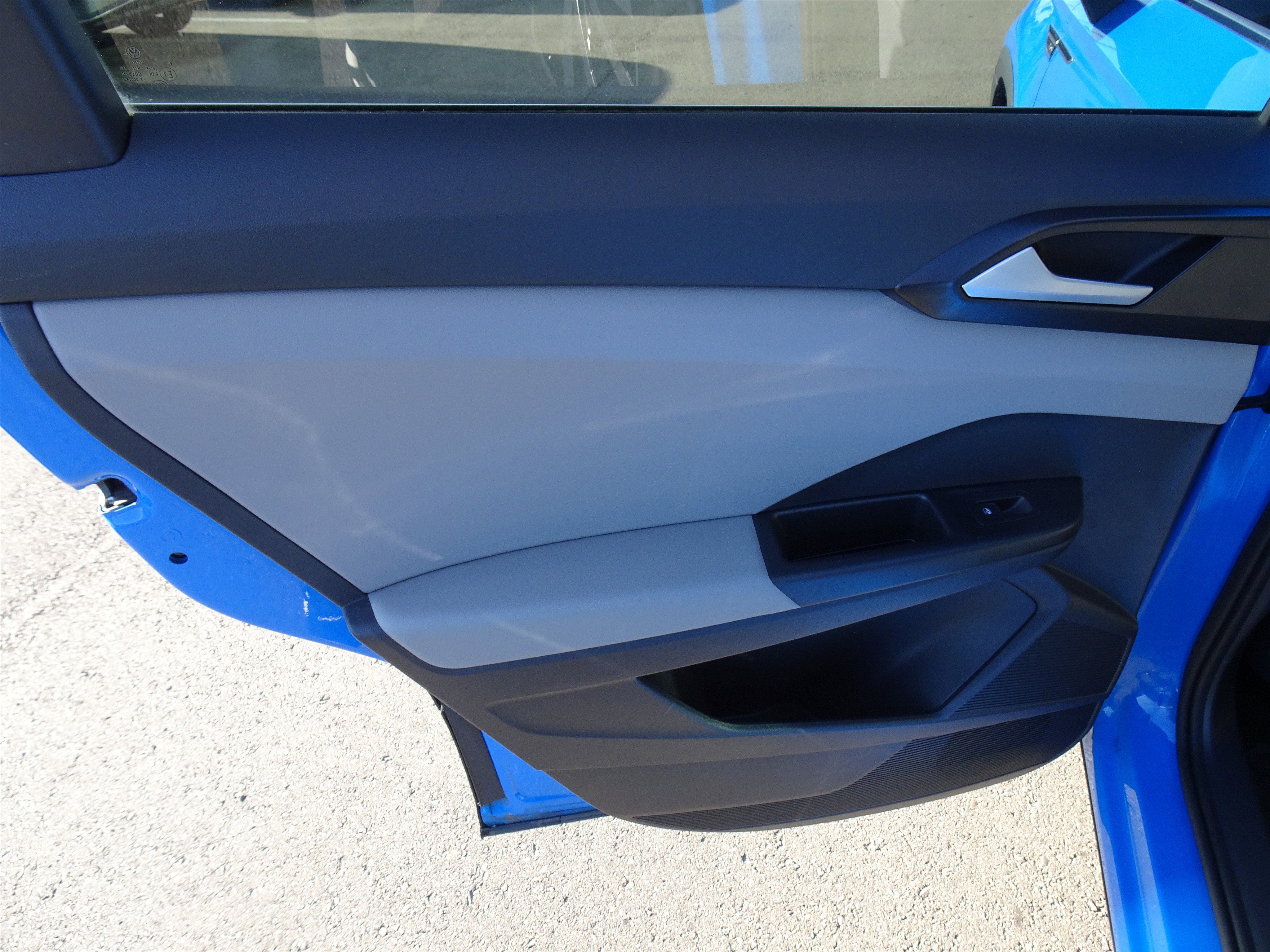 Used 2022 Volkswagen Taos SE w/ Panoramic Sunroof Package image 18