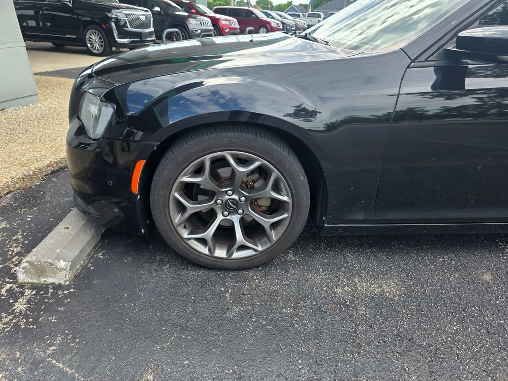 Used 2017 Chrysler 300 S w/ 300S Premium Group RWD image 2