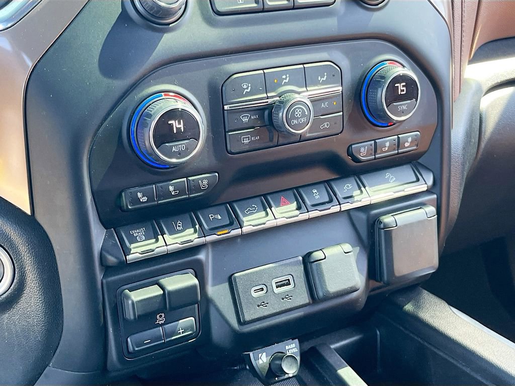 Used 2022 Chevrolet Silverado 2500 High Country w/ Safety Package II AWD/4WD image 16