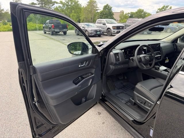 New 2026 Nissan Pathfinder SL w/ SL Premium Package AWD/4WD image 17