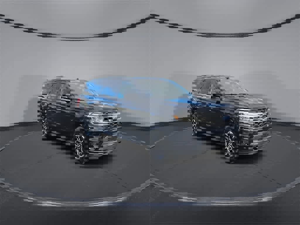 Used 2022 Ford Expedition Max XLT w/ Livery Package image 2