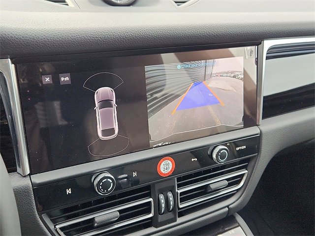 Used 2025 Porsche Macan image 20