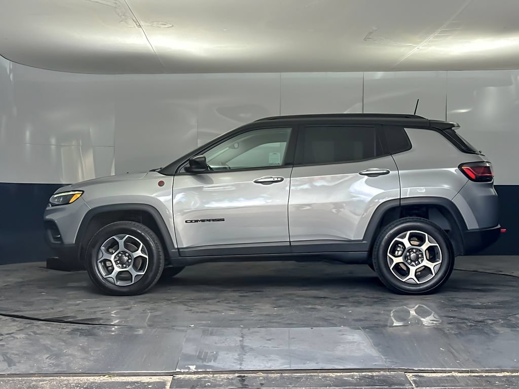 Used 2022 Jeep Compass Trailhawk w/ Trailhawk Elite Group AWD/4WD image 6