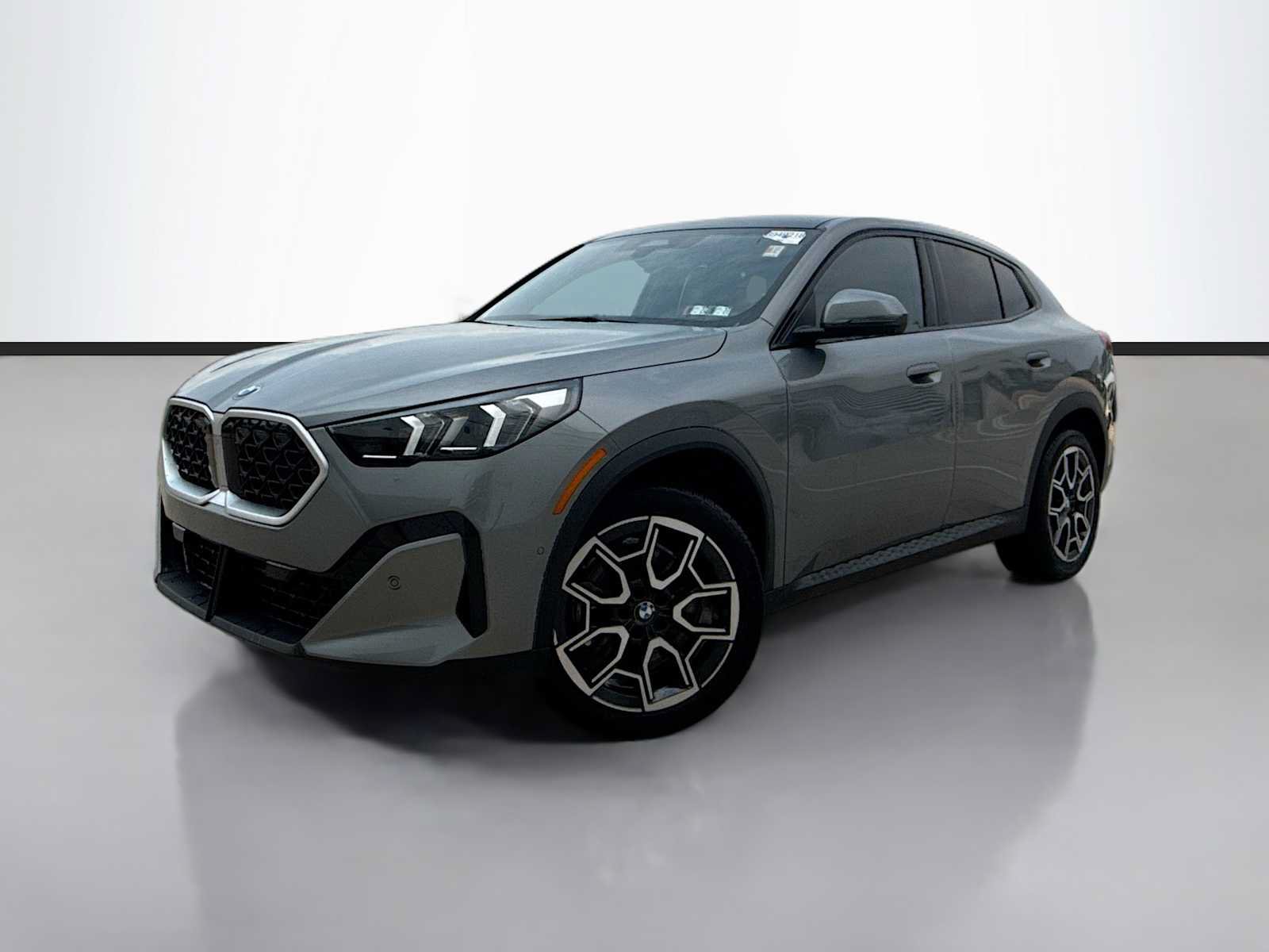 Used 2026 BMW X2 xDrive28i AWD/4WD image 1