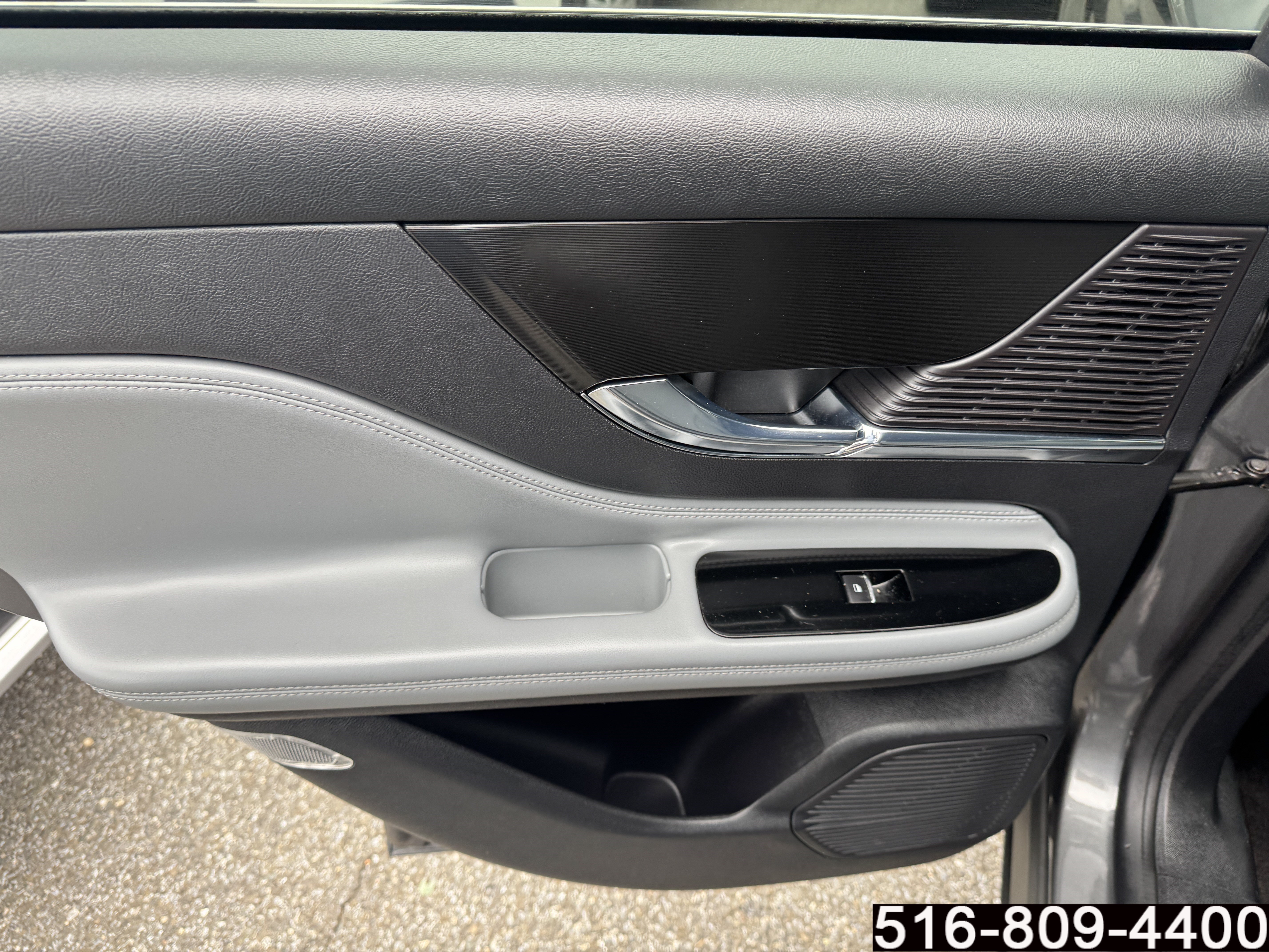 Used 2022 Lincoln Corsair AWD w/ Premium Package image 34
