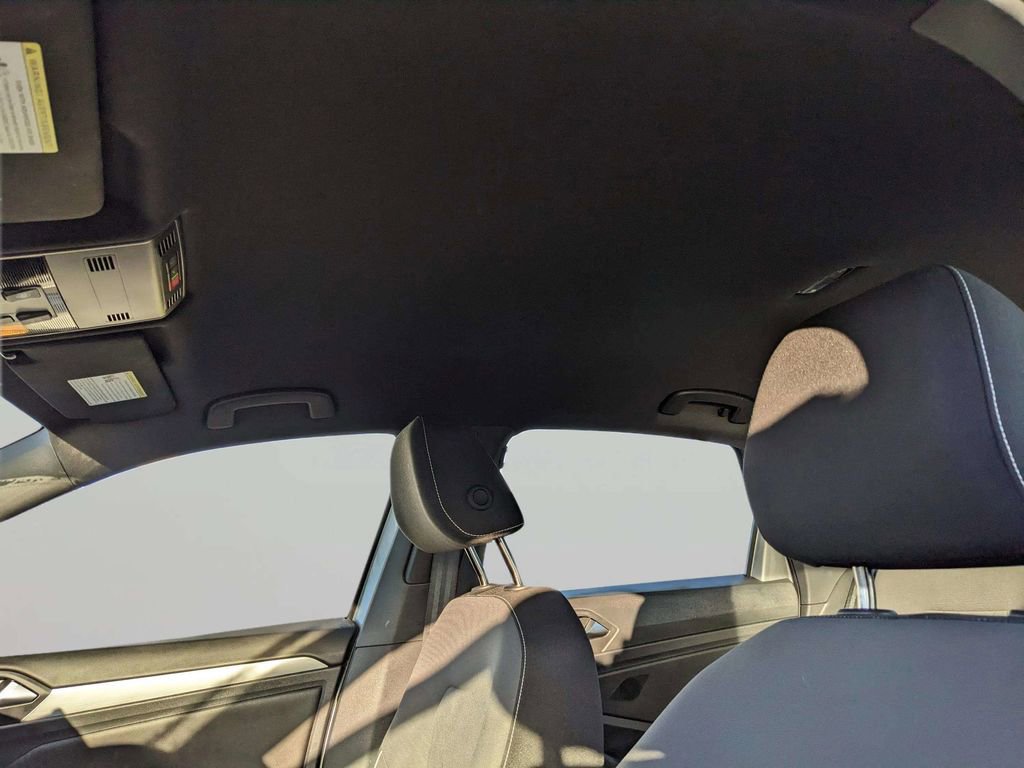 Certified 2025 Volkswagen Jetta Sport image 17