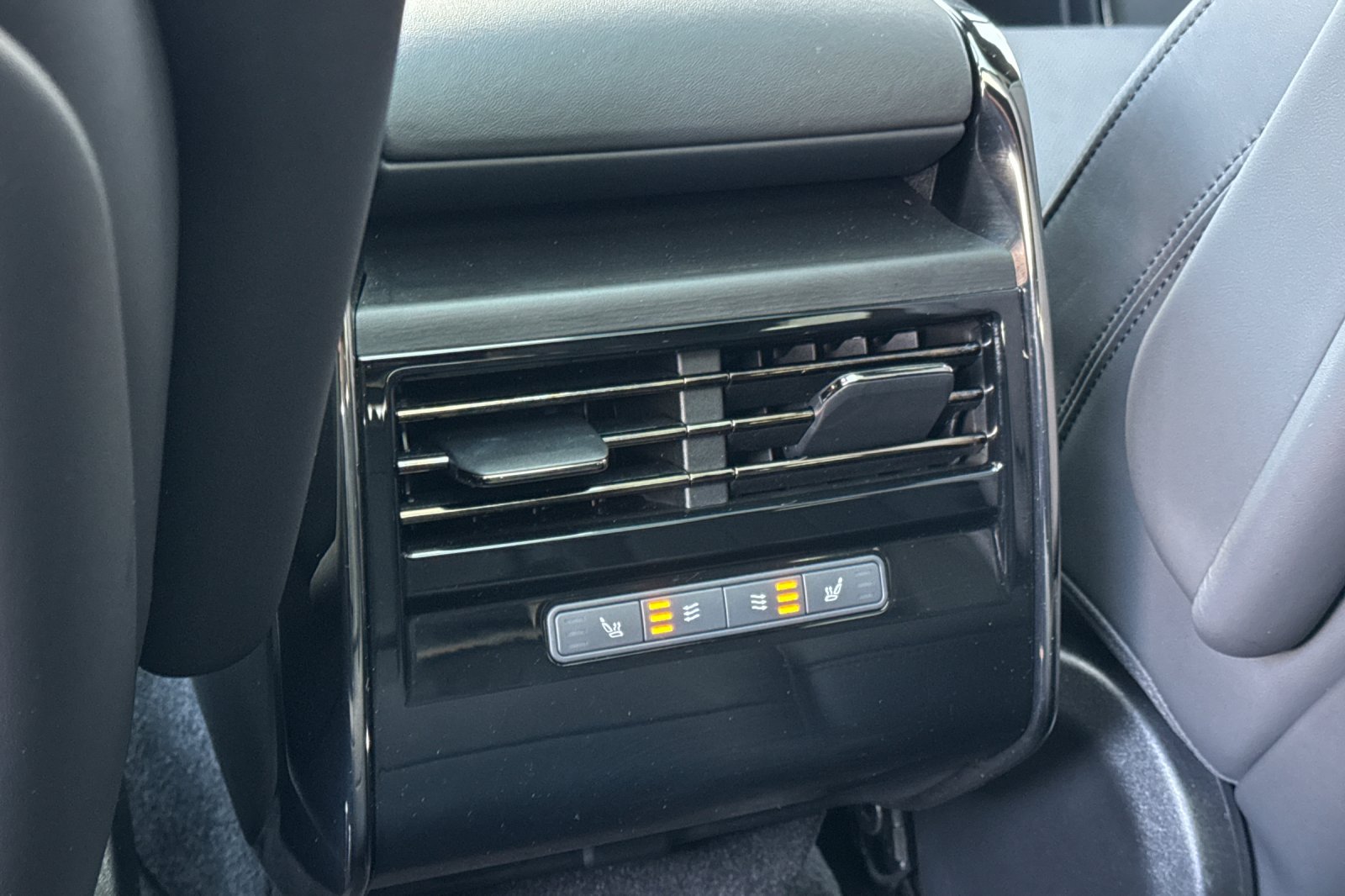 Used 2024 Land Rover Range Rover Sport SE AWD/4WD image 13
