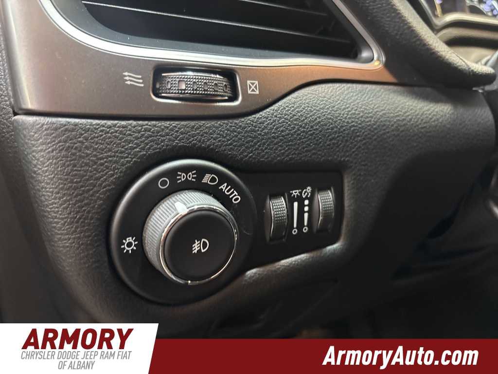 Used 2020 Jeep Cherokee Latitude Plus w/ Cold Weather Group image 10